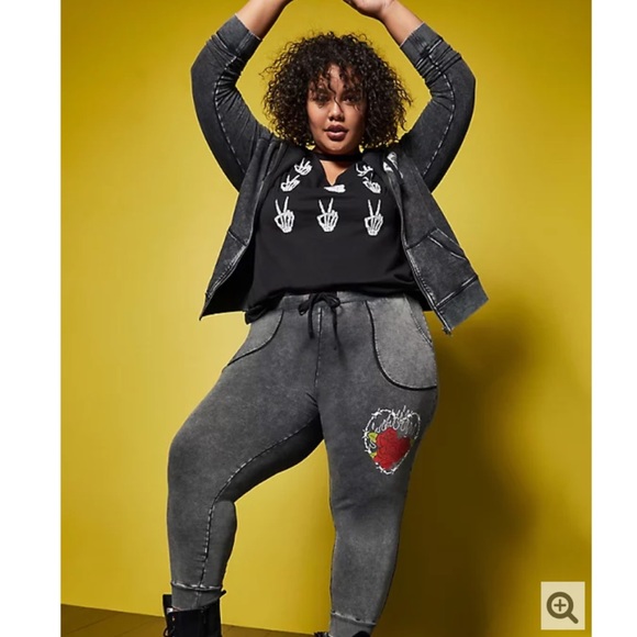 NWT TORRID Lovesick Skeleton Peace Choker Tee - Picture 3 of 7